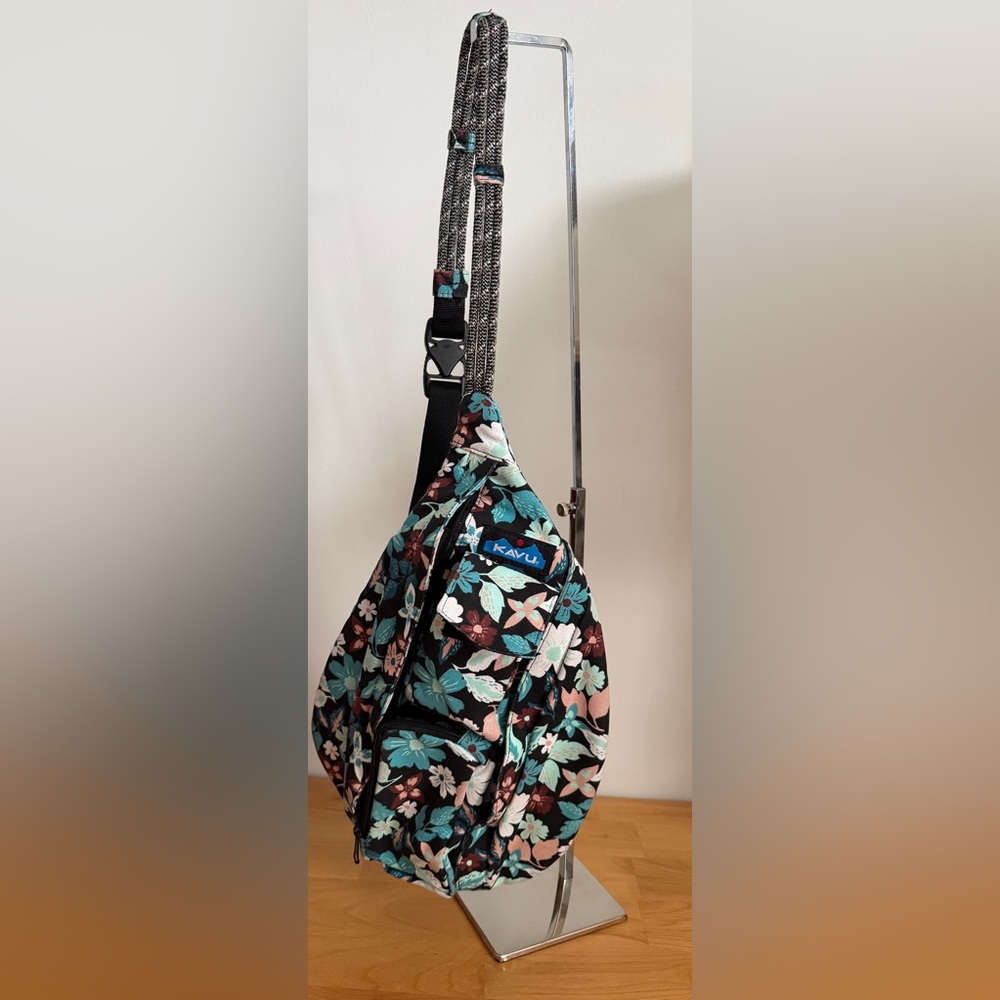 Kavu Floral Pattern Rope Sling Bag - Picture 5 of 17